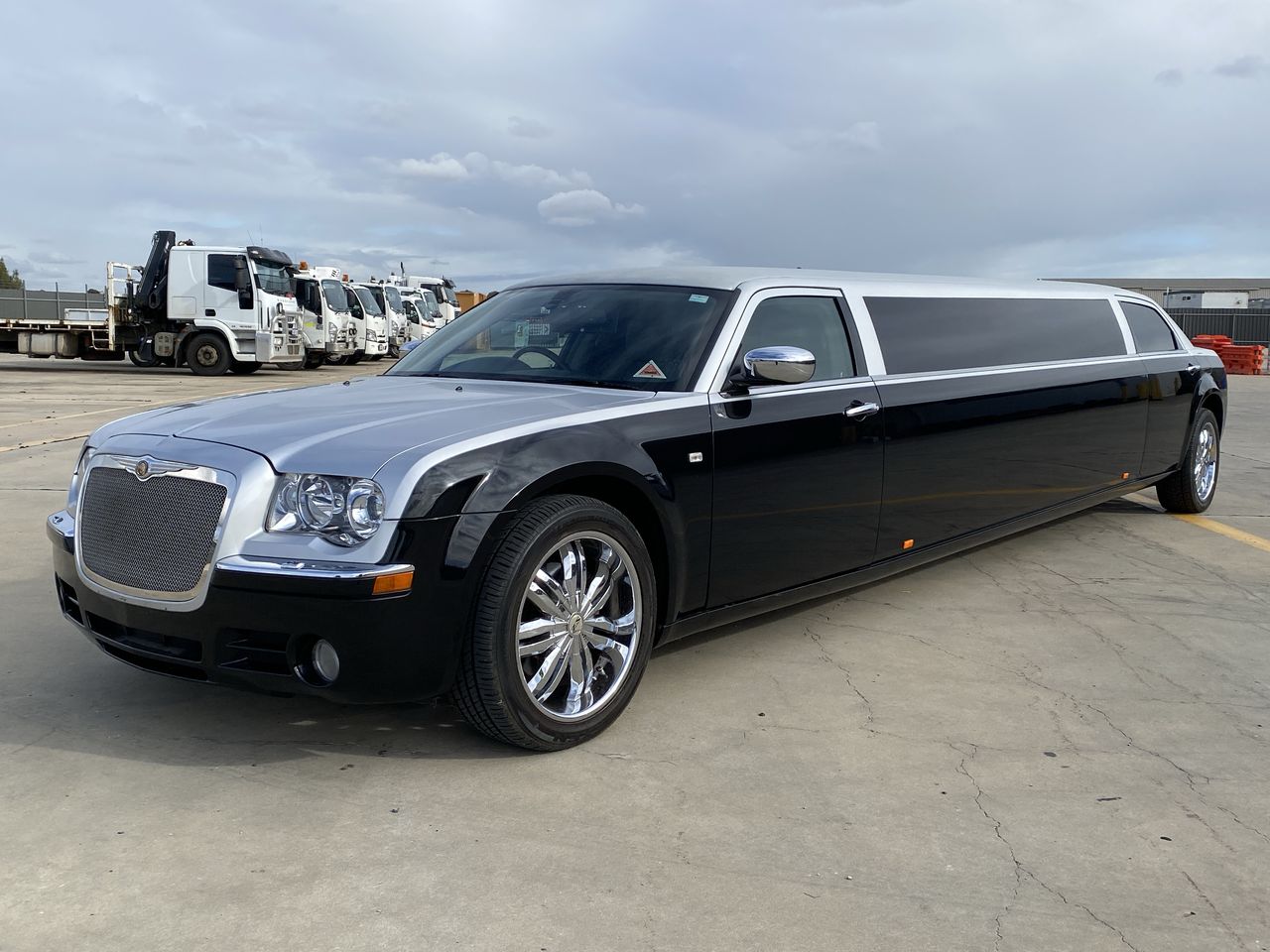 2007 Chrysler 300C 5.7 Hemi V8 LE Auto 12 Seats Limousine