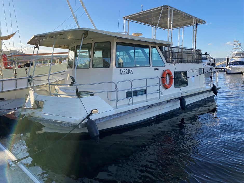 Vickers 33 Homecruiser Houseboat