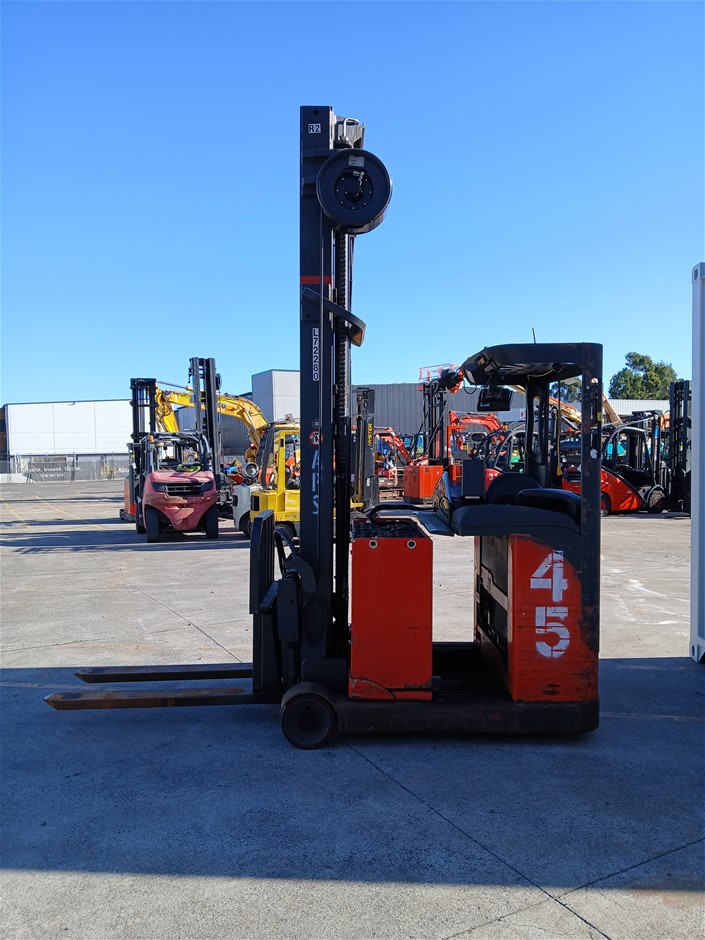 Unreserved Reach & Counterbalance Forklifts, Pallet Trucks