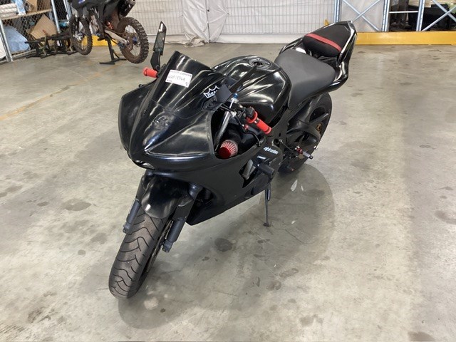 <p>2004 Yamaha  YZF R6 Motorcycle</p>