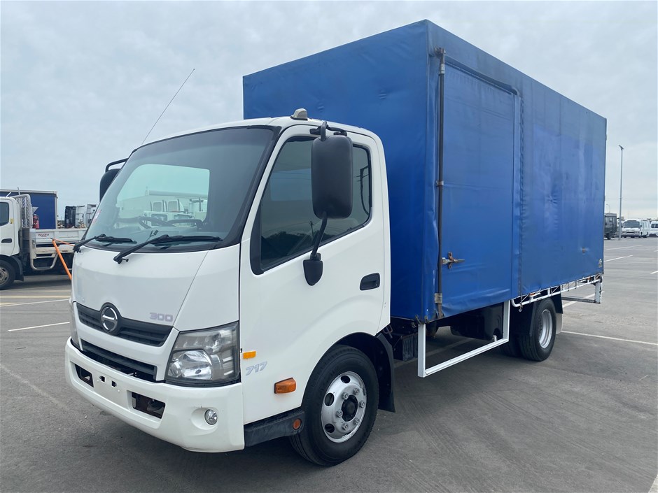 2013 Hino 300 (717) 4 x 2 Pantech Truck (Ex. Charity) 