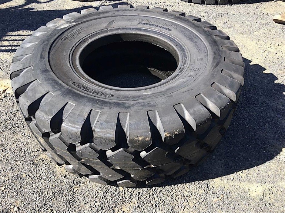 Quantity of 1 20.5-25 Earthmoving Tyre (Unused)