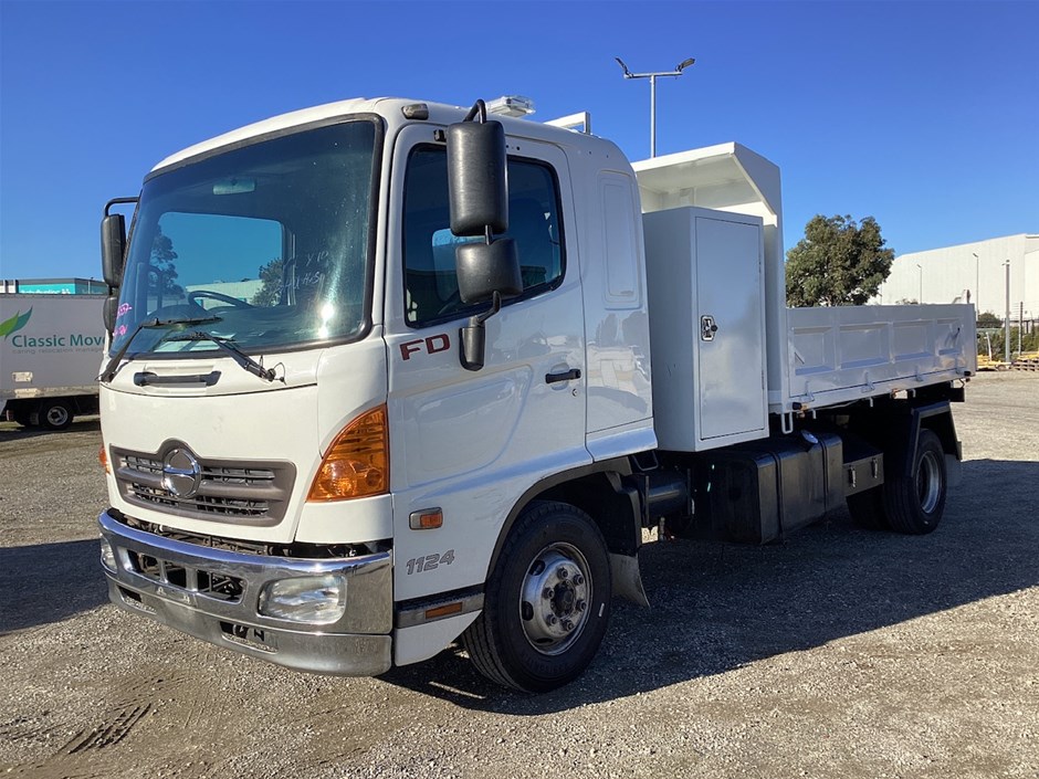 2016 HINO FD 4 x 2 Tipper Truck
