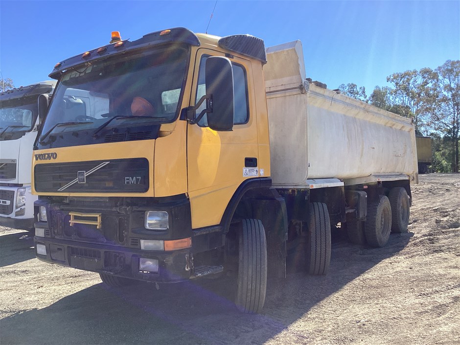 <p>2000 Volvo FM7 8 x 4 Tipper Truck</p>