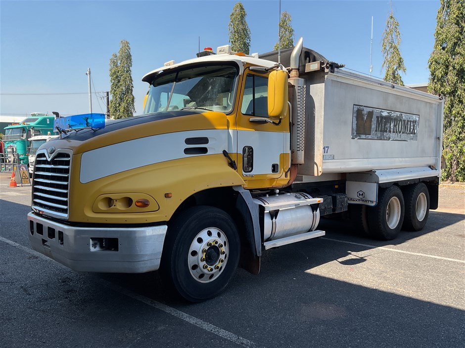  2005 Mack Vision 6 x 4 Tipper Truck