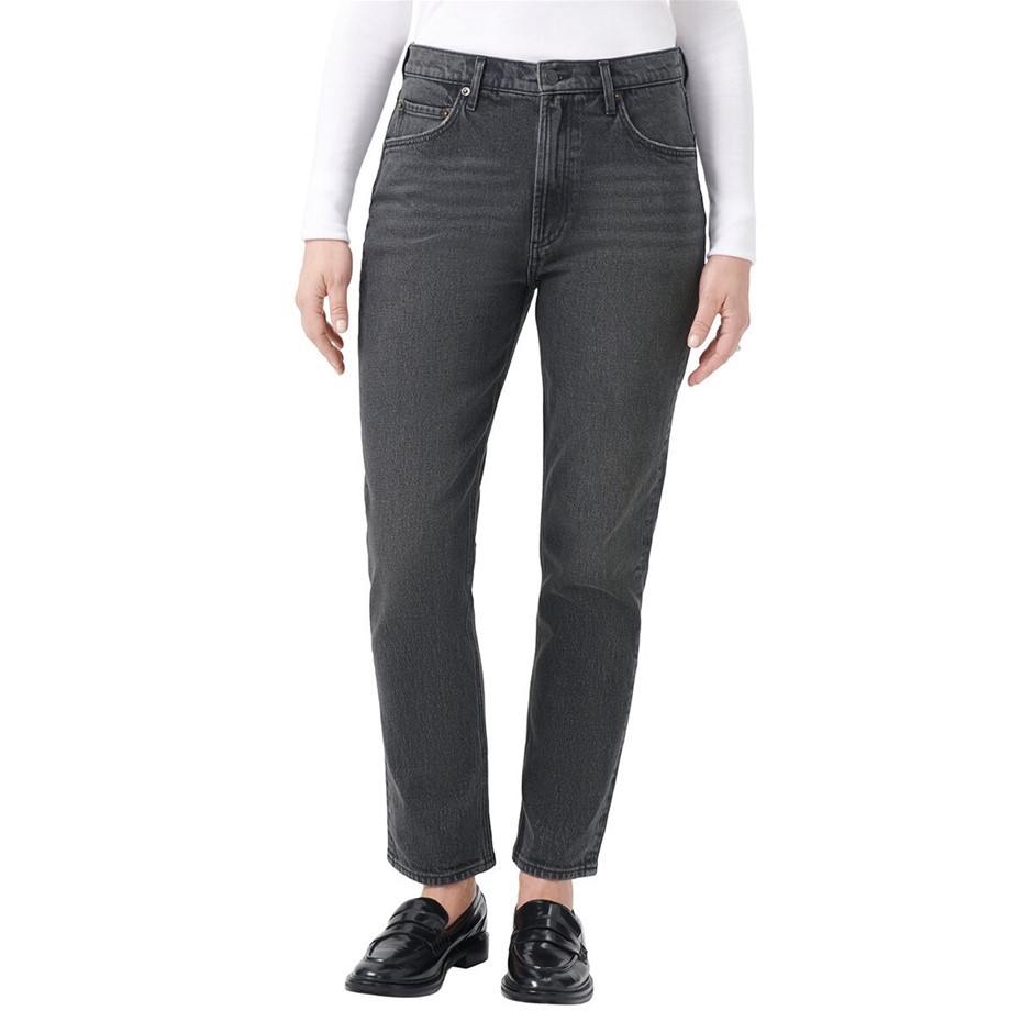 SIGNATURE Women's Straight Jean, Size 8, 99% Cotton, Black. Buyers Note -