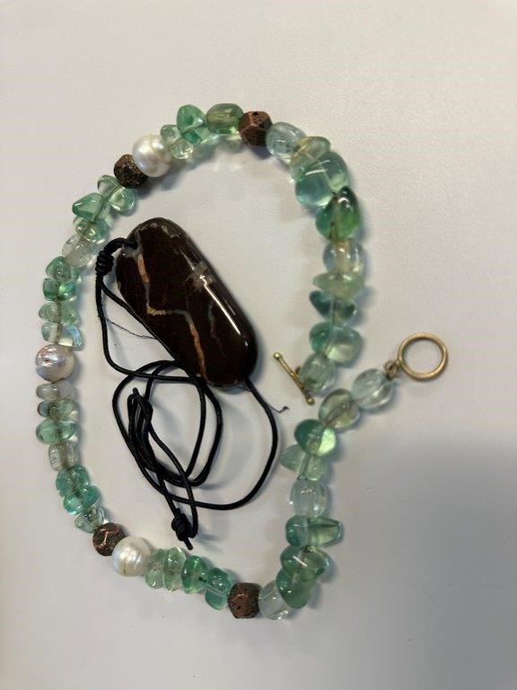 2 x assorted jewellery pieces