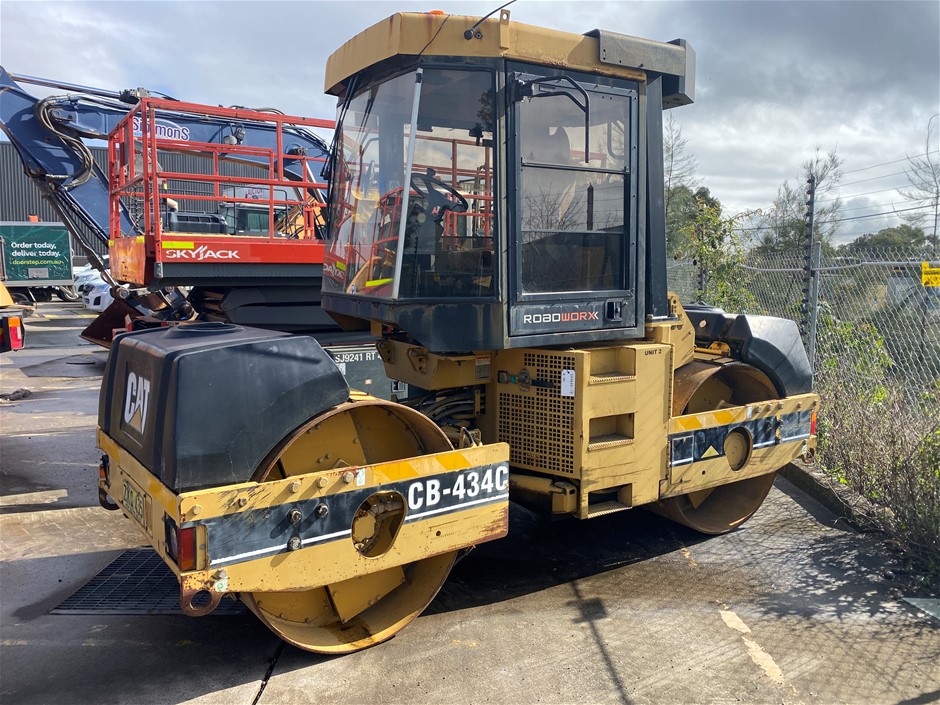 Caterpillar  CB-434C Smooth Drum Roller