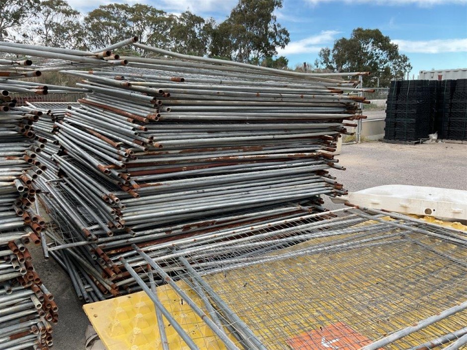 Large Quantity of Steel Temporary Fence Auction (0162-3034610) | Grays ...