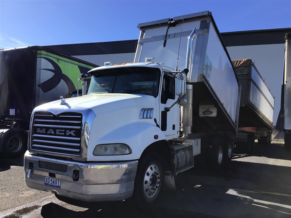 <p>2010 Mack CMMR 6x4 Rigid Tipper Truck</p>