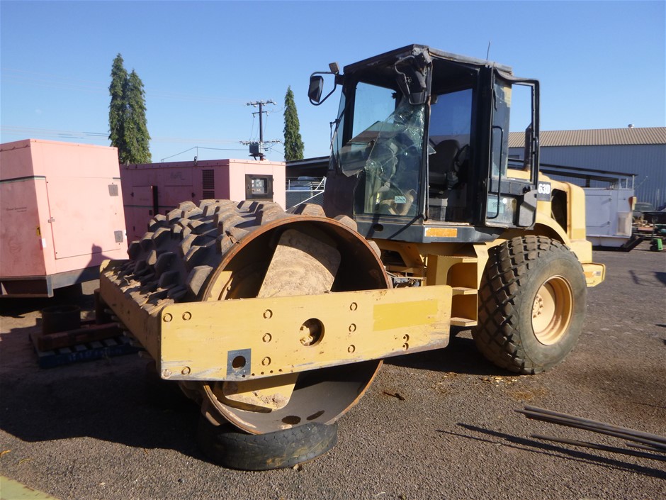 Caterpillar CS-563D Pad Foot Roller
