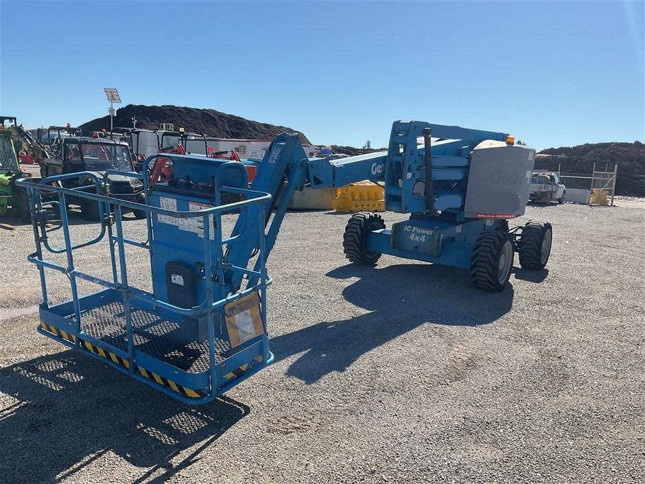 <p>2014 Genie A-51/30J Knuckle Boom Lift</p>