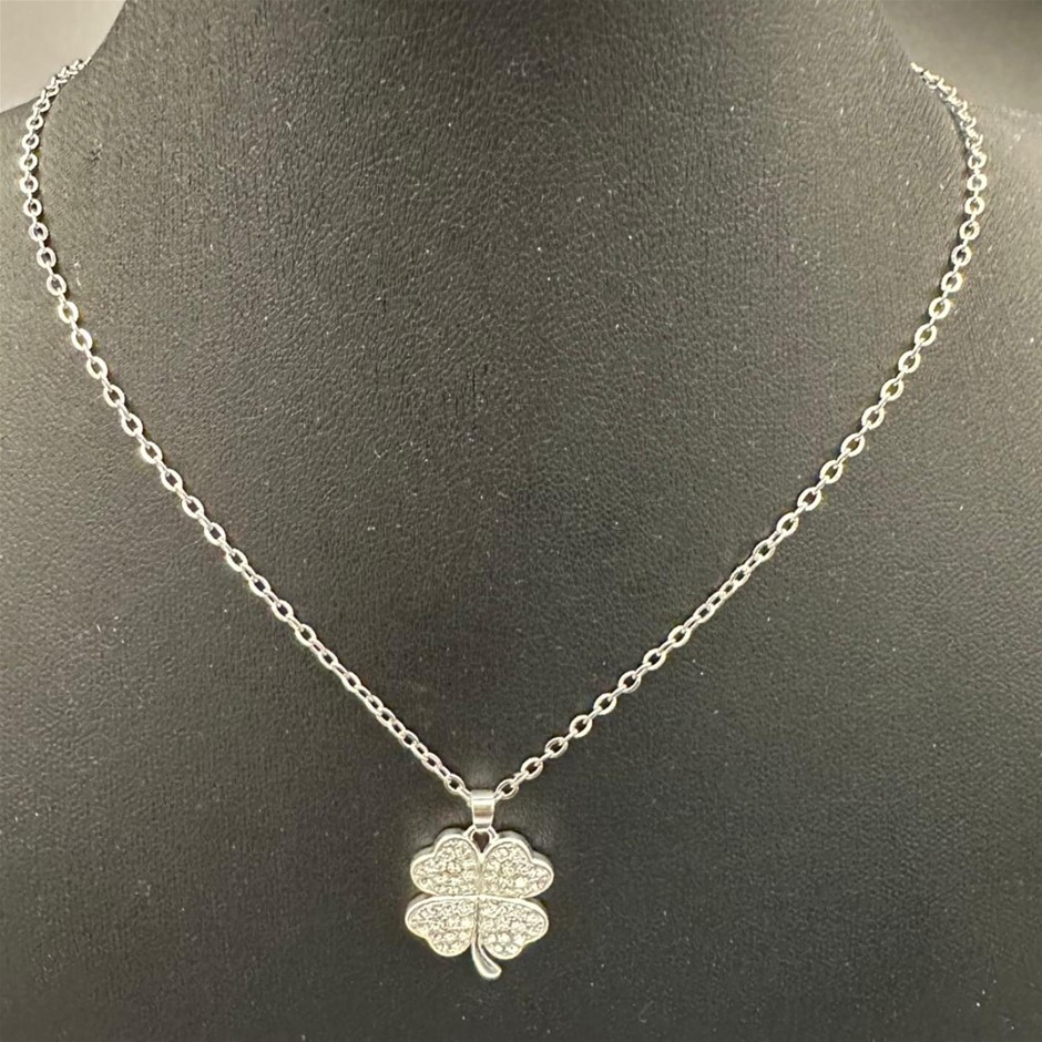Designer Simulated Diamond 4 Leaf Clover Pendant Necklace in Silver
