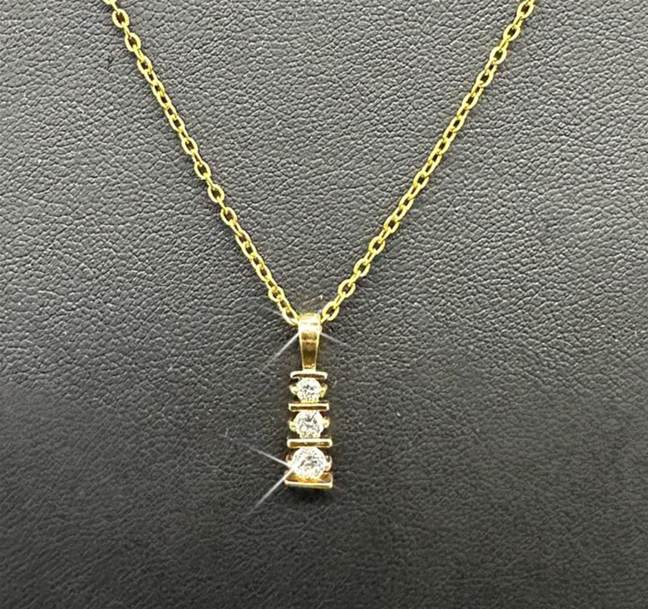 Stunning 18ct Heavy Yellow Gold Plated Simulated Diamond Drop Pendant