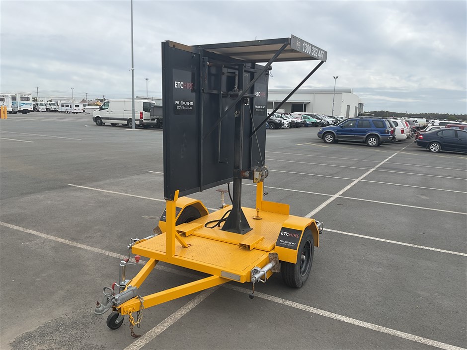 <p>2014 Giga 1306P-03 Single Variable Message Sign Trailer</p>