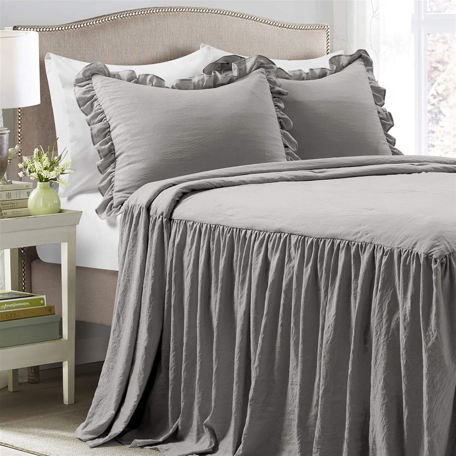 LUSH DECOR Ruffle Skirt Bedspread Set. Size: King Bed. 3 Piece Luxurious Fa