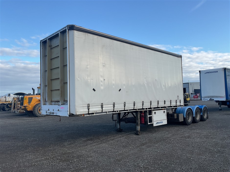 <p>2012 Maxitrans  ST3 Triaxle Curtainsider Lead Trailer</p>