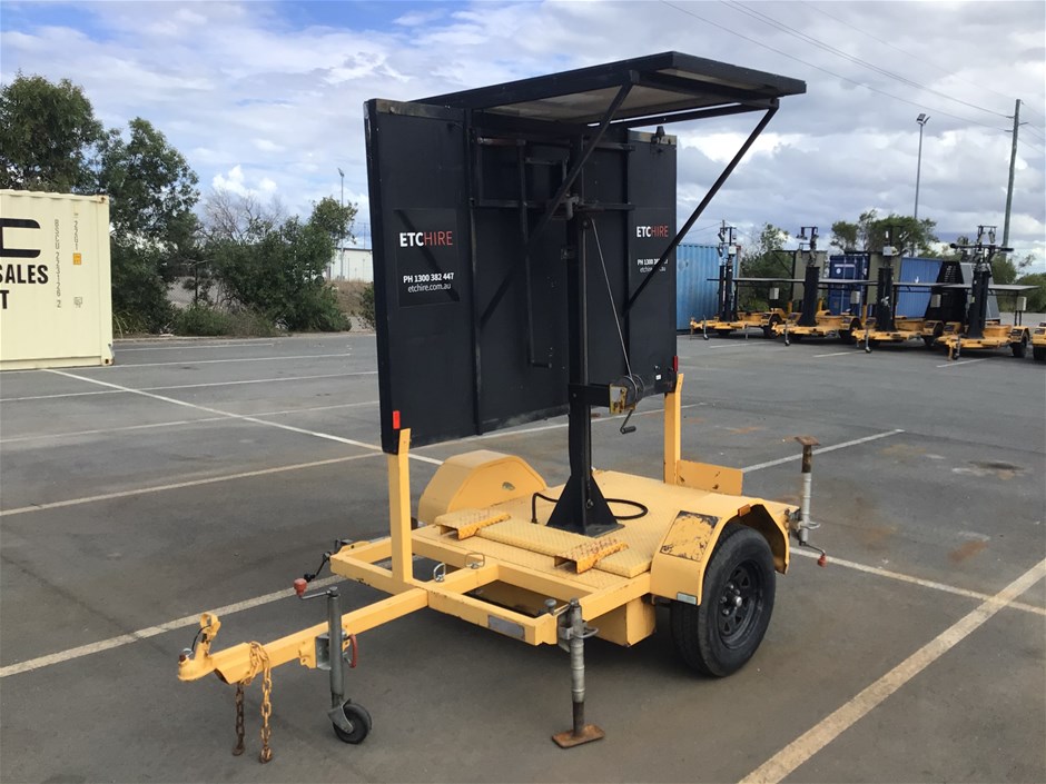 <p>2007 Giga Signs Sign Board Single Variable Message Sign Trailer</p>