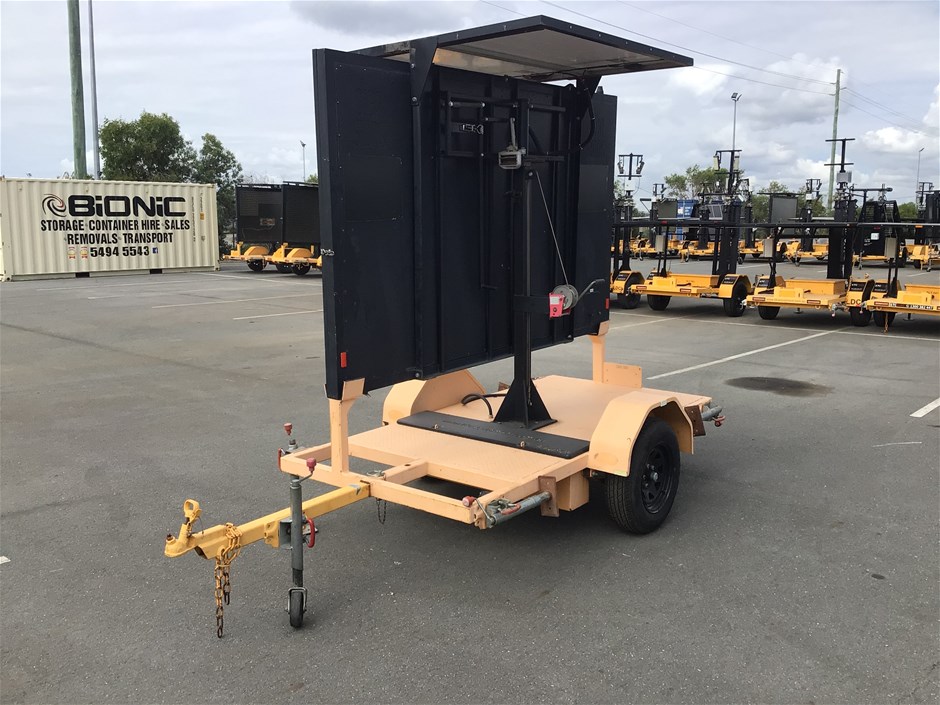 2015 Giga Signs Sign Board Single Variable Message Sign Trailer