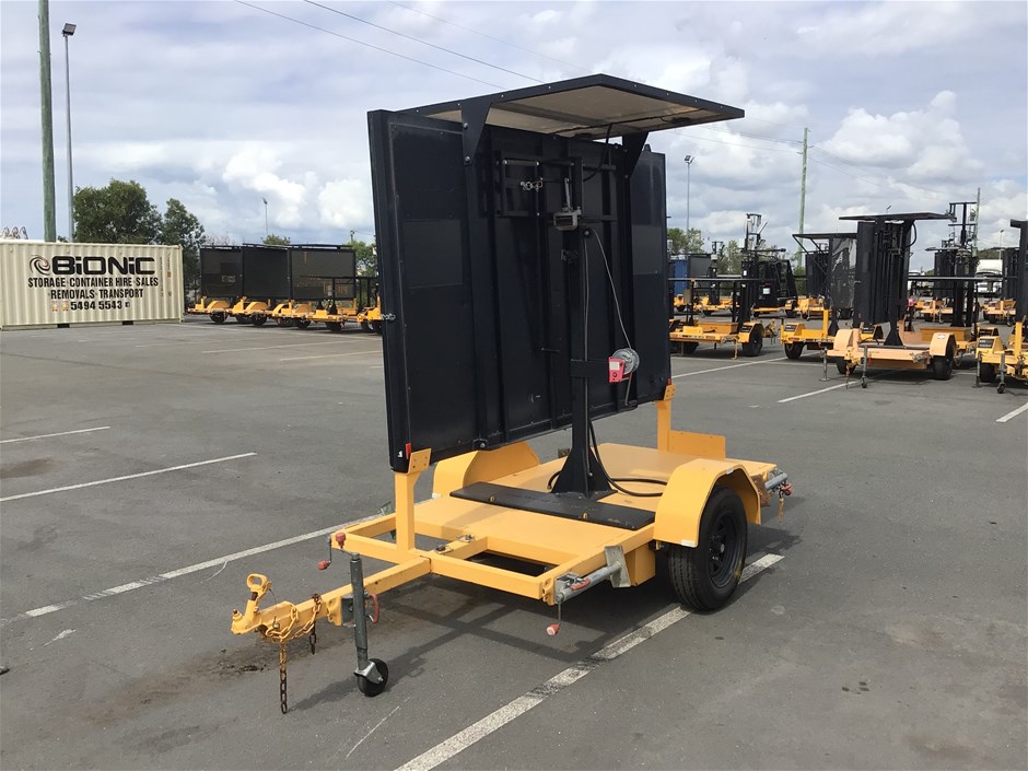 <p>2014 Giga Signs Sign Board Single Variable Message Sign Trailer</p>