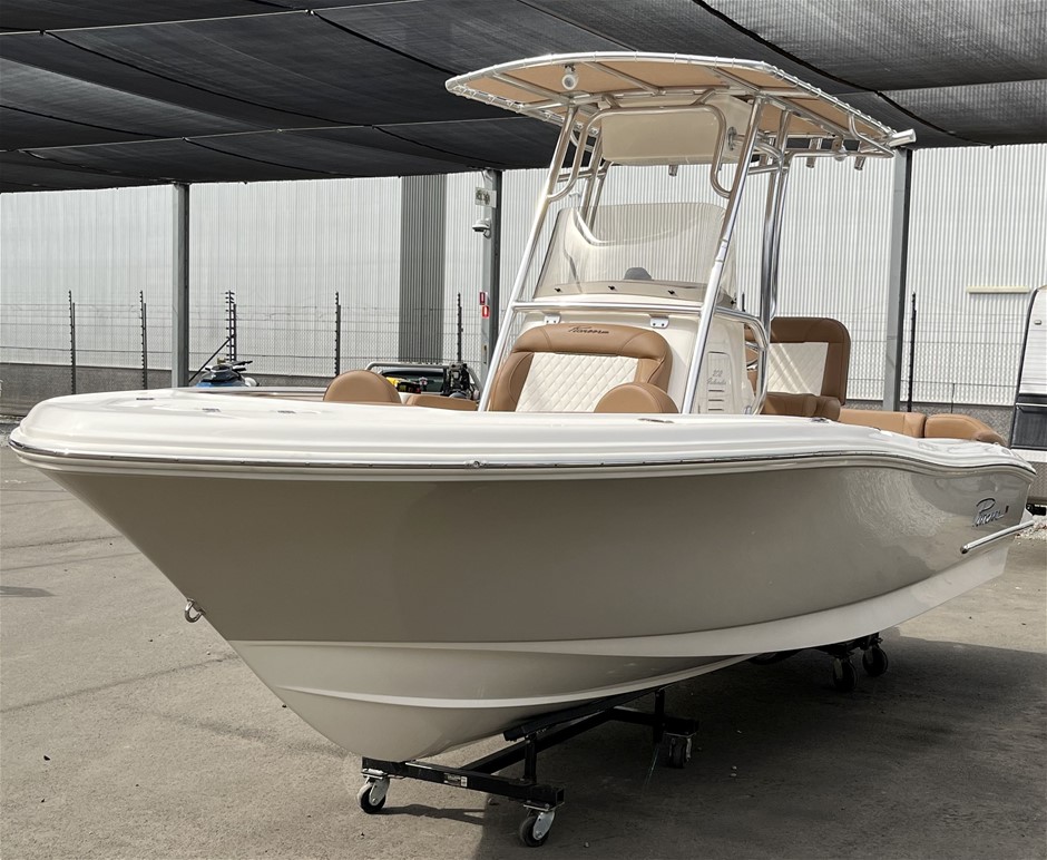 2024 Pioneer 202 Islander Centre Console Boat