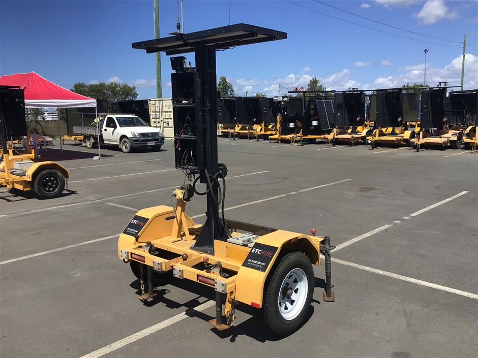 <p>2010 Giga Signs Traffic Control Single Traffic Control Unit Trailer</p>