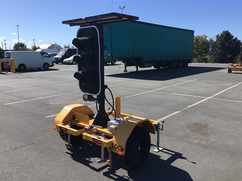 <p>2010  Giga Signs Traffic Control Single Traffic Control Unit Trailer</p>