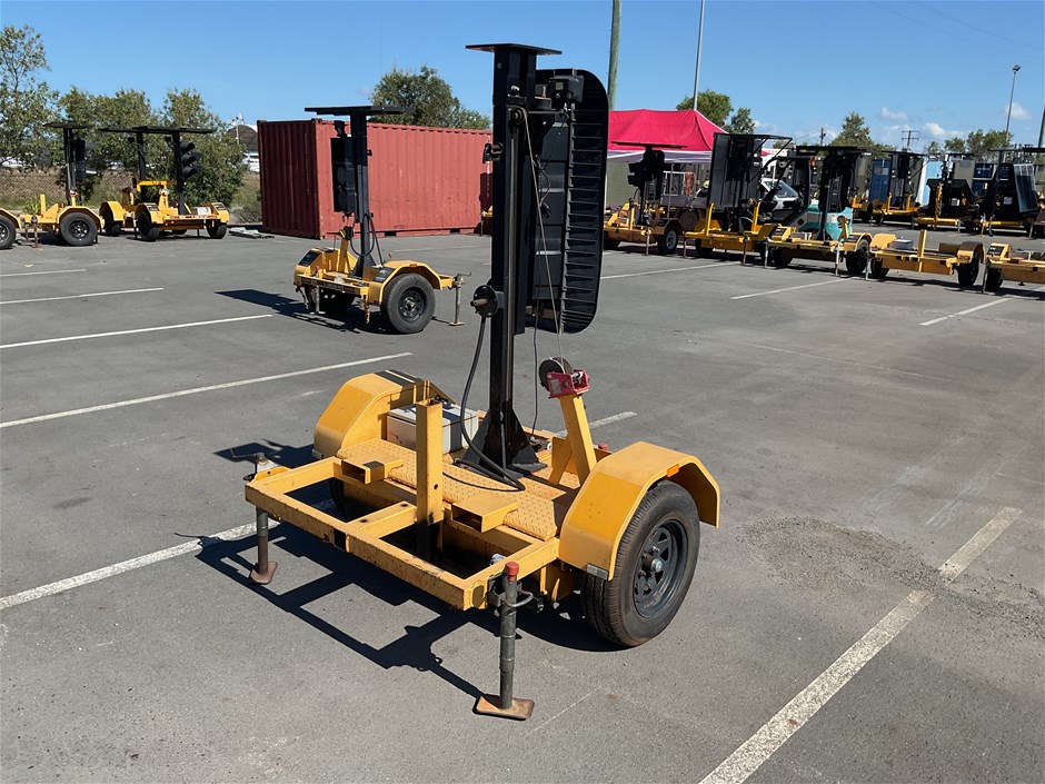 <p>2013 Giga Signs  PTL2 Single Traffic Control Unit Trailer</p>