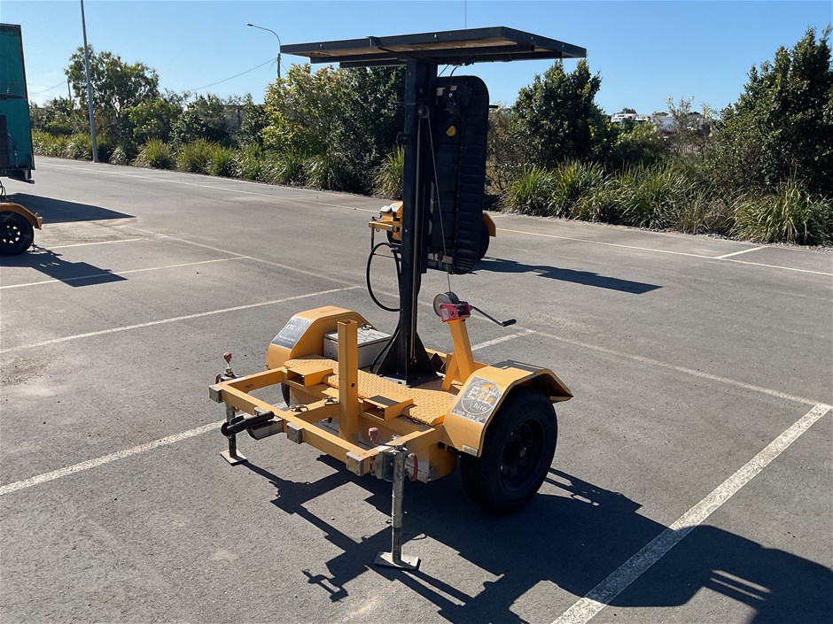 <p>2013 Giga Signs  PTL2 Single Traffic Control Unit Trailer</p>