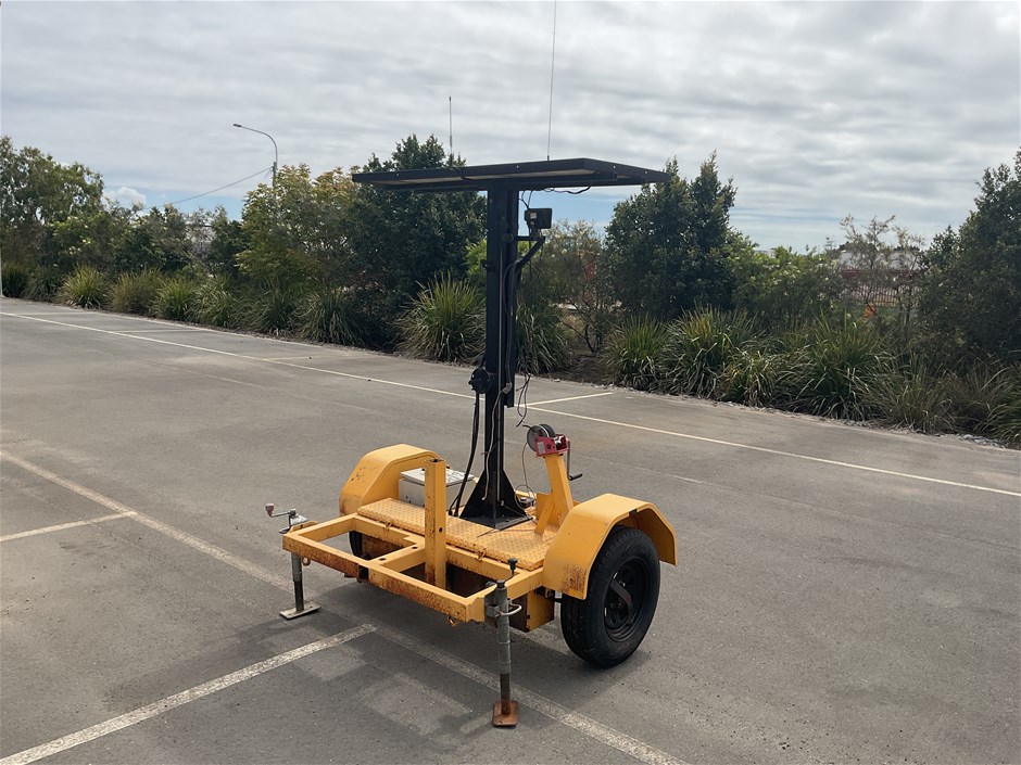 <p>2013 Giga Signs  PTL2 Single Traffic Control Unit Trailer</p>