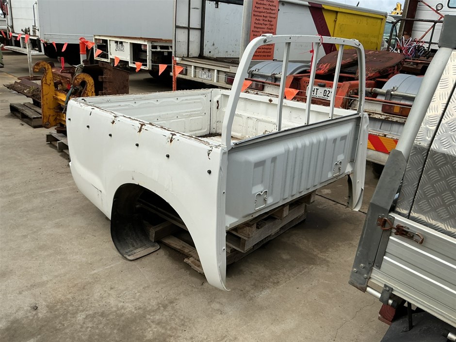 <p>Hilux SR Ute Tray White</p>