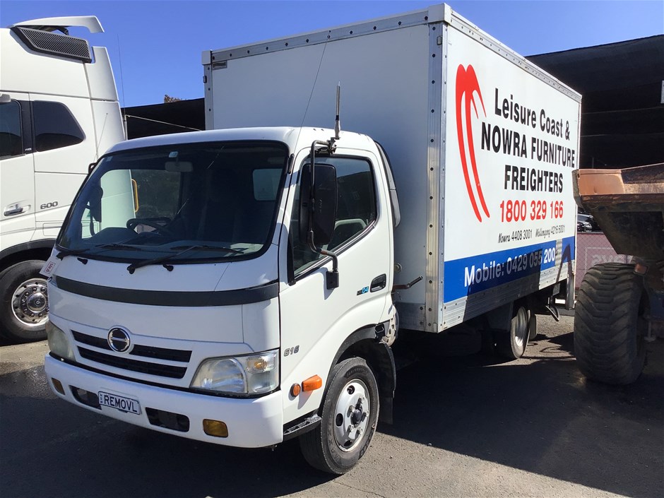 2008 Hino 300 4 x 2 Pantech Truck ( Non Goer )