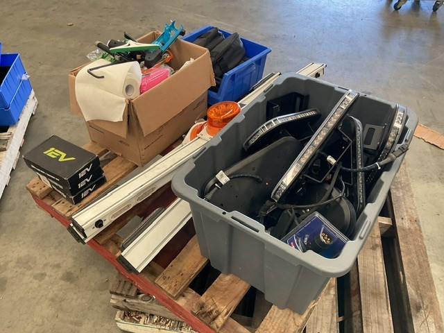 <p>Pallet of Assorted Items</p>