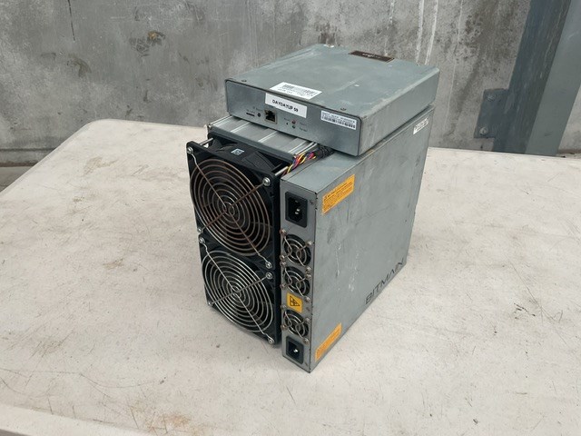 <p>Bitmain Antminer T17_42.0T Bitcoin Miner</p>