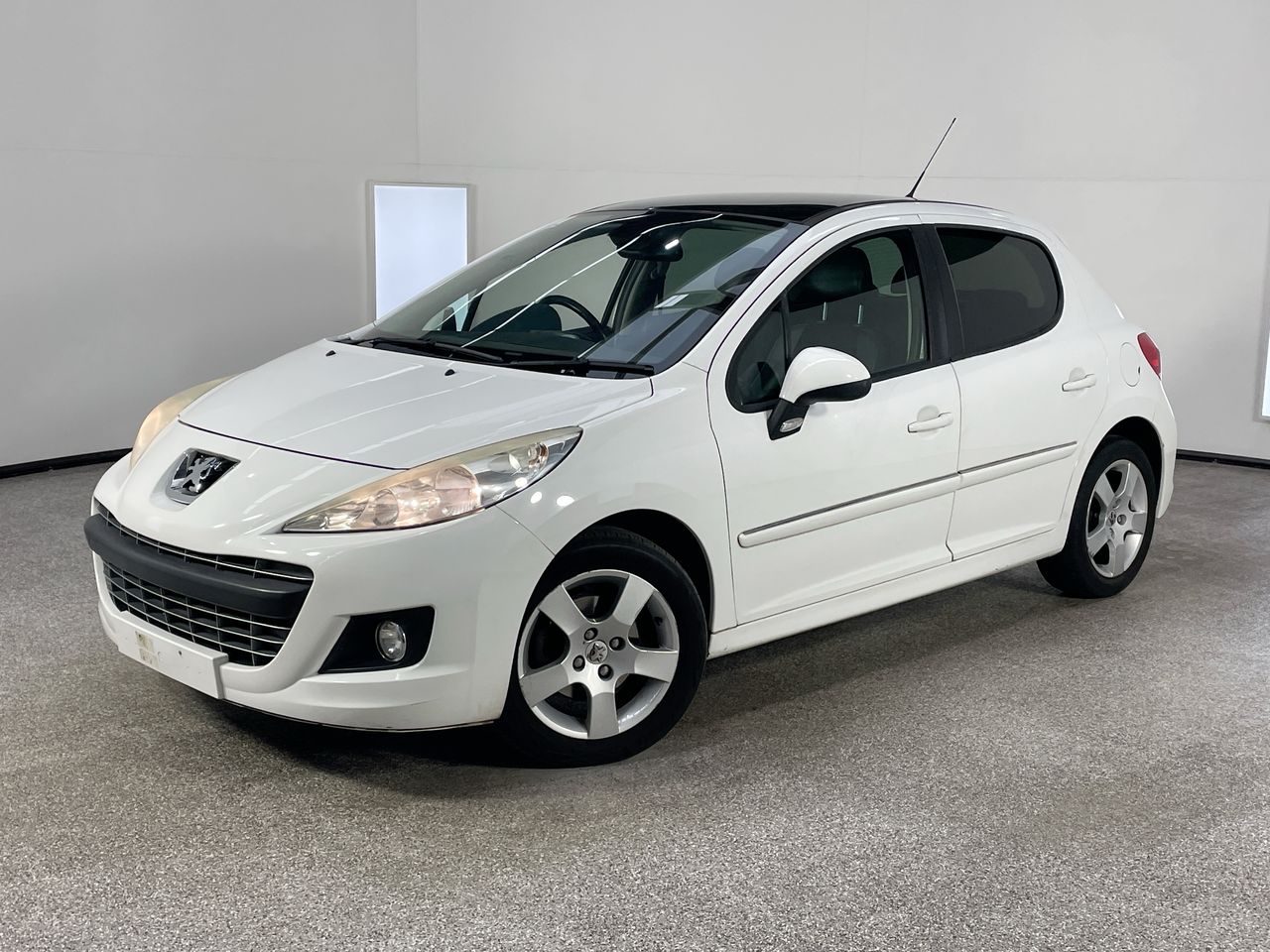 2011 Peugeot 207 XT 1.6 Automatic Hatchback