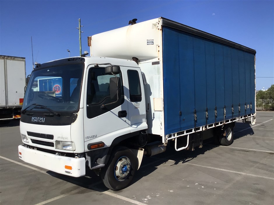 2005 Isuzu FRR550 4 x 2 Curtainsider Rigid Truck 
