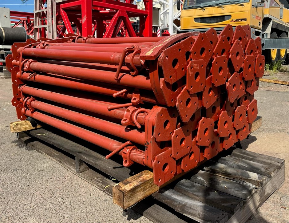 Pallet of 50 x Construction Props