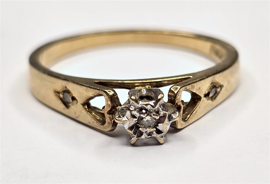 No Reserve 9ct Yellow Gold Diamond Engagement Ring