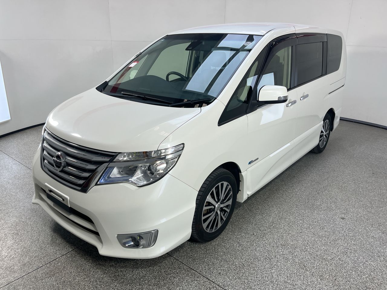 Wunderbar Nissan Serena Automatic Bilder