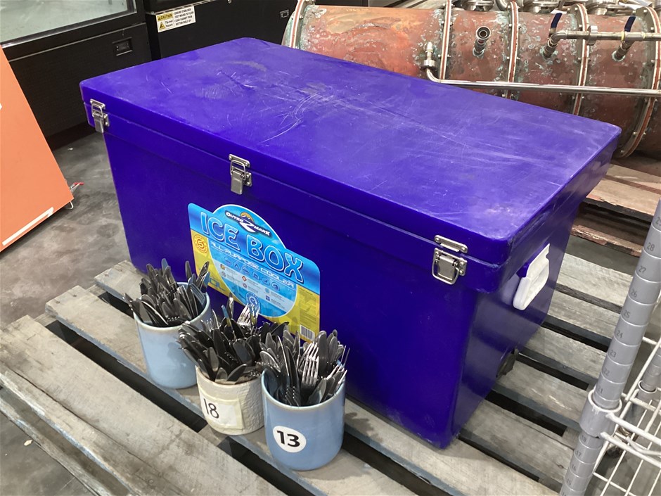 <p>150L Outer Mark Ice Box and Assorted Cutlery</p>