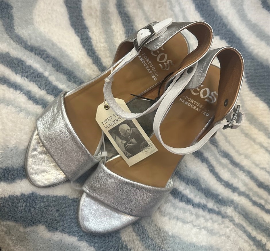 EOS by Manuel Monte Silver Leather Heels (Size 41)