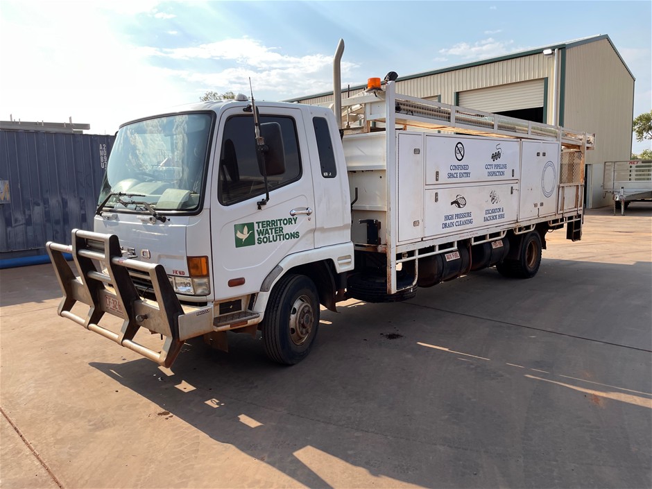 2007 Mitsubishi FK600 Service Truck with Tail Lifter