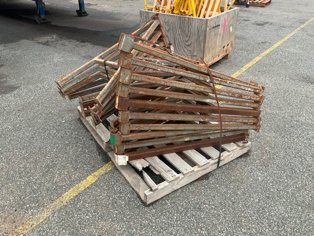 <p>Approx 20 A-Frame Barricade Stand</p>