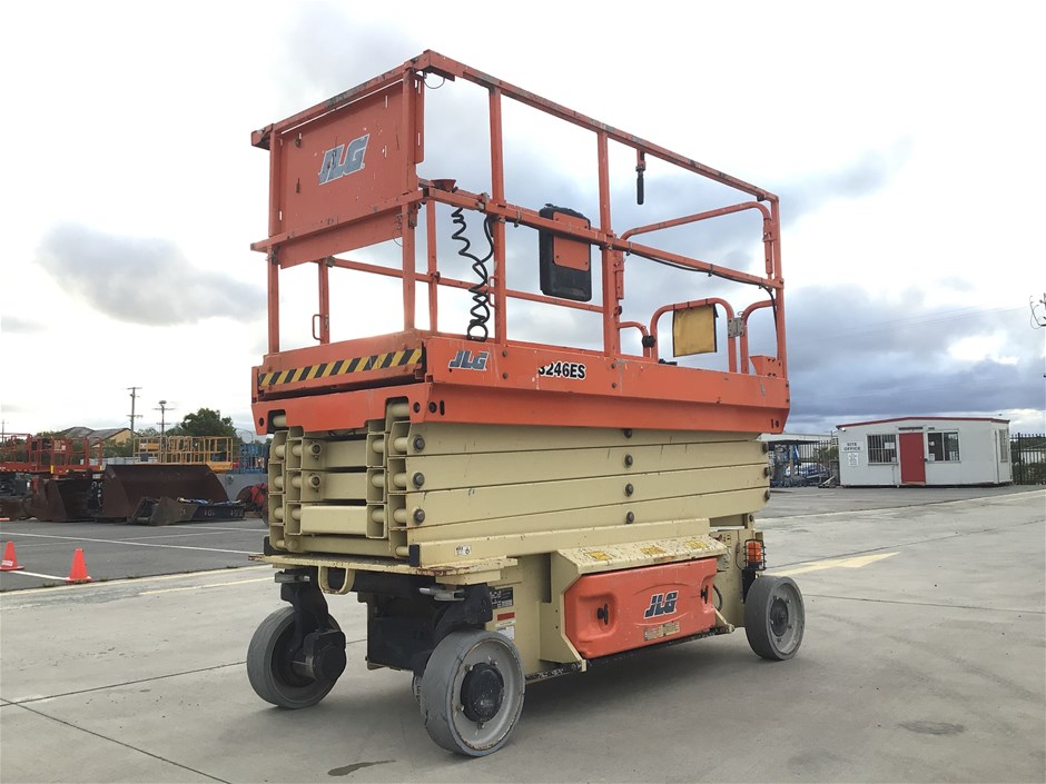 <p>2017 JLG 3246 ES Scissor Lift</p>
