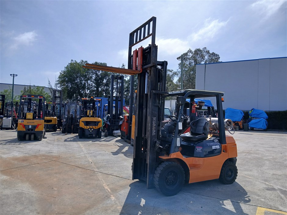 <p>Toyota 42-7FG25 Counterbalance Forklift</p>