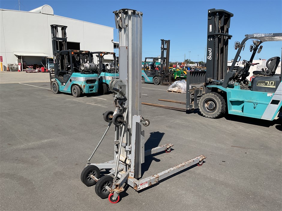 <p>Genie Material Hoist 5.5M 295Kg</p>