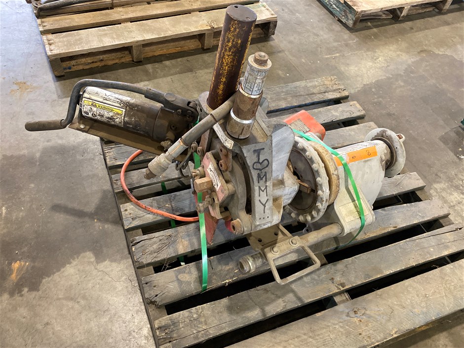 Rigid 300 Pipe Threading Machine with Pipe Roll Grooving Attachment