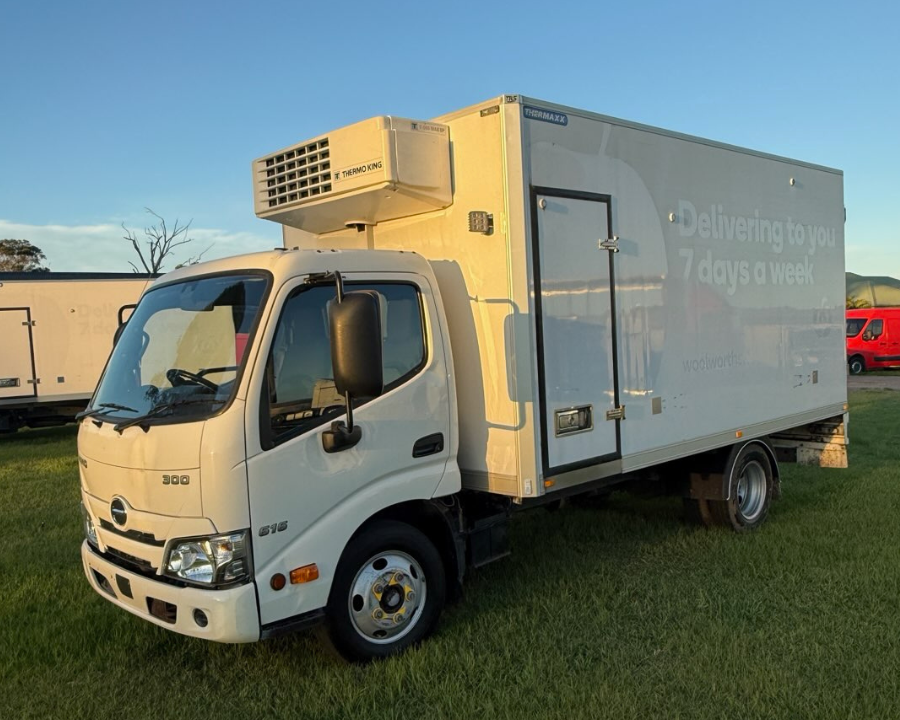 2021 Hino 300 Series 616 Refrigerated Pantech