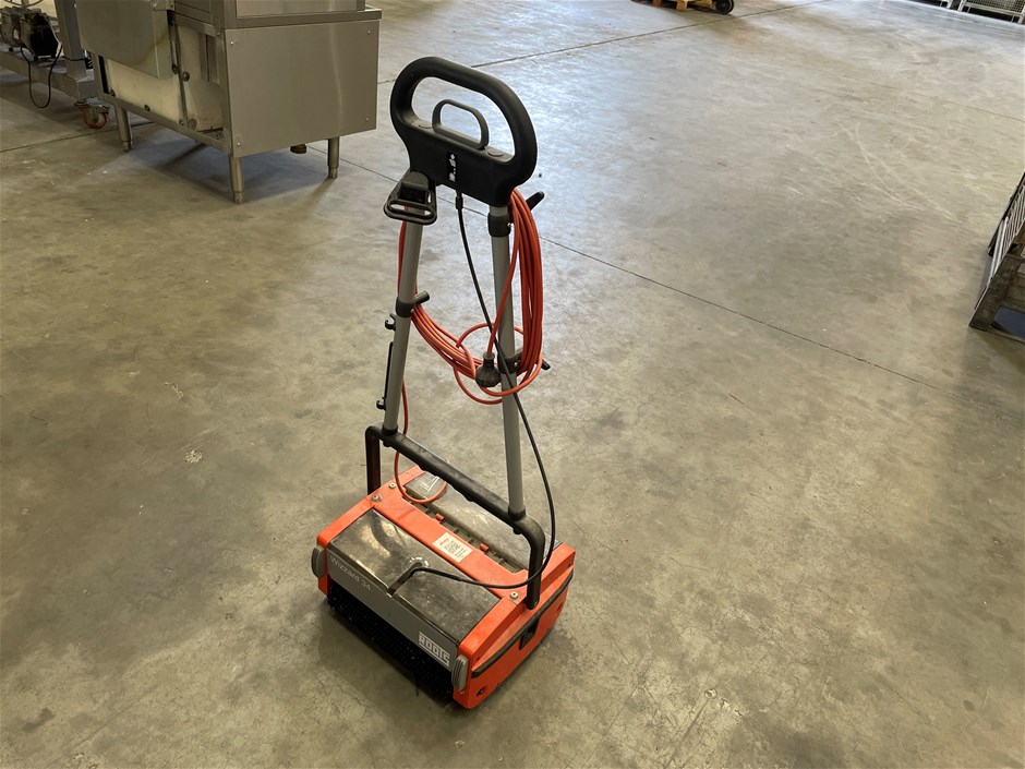 <p>Roots Wizzard W34N 34cm Compact Scrubber</p>