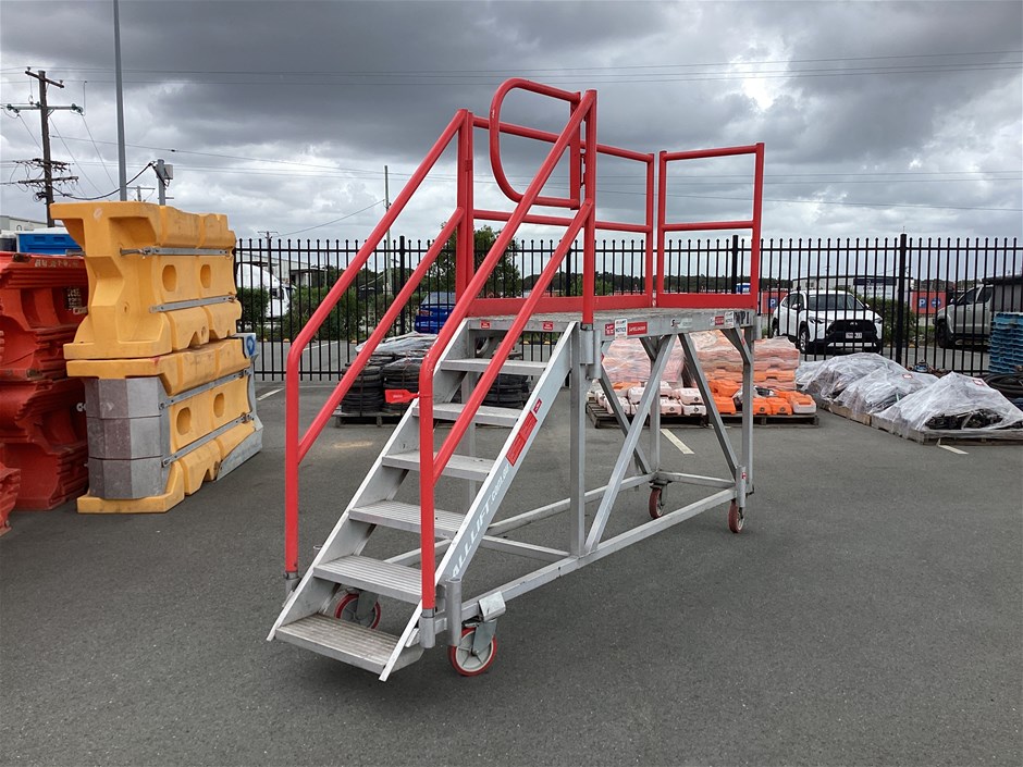 <p>Smart Access Safe Loader Work Platform</p>